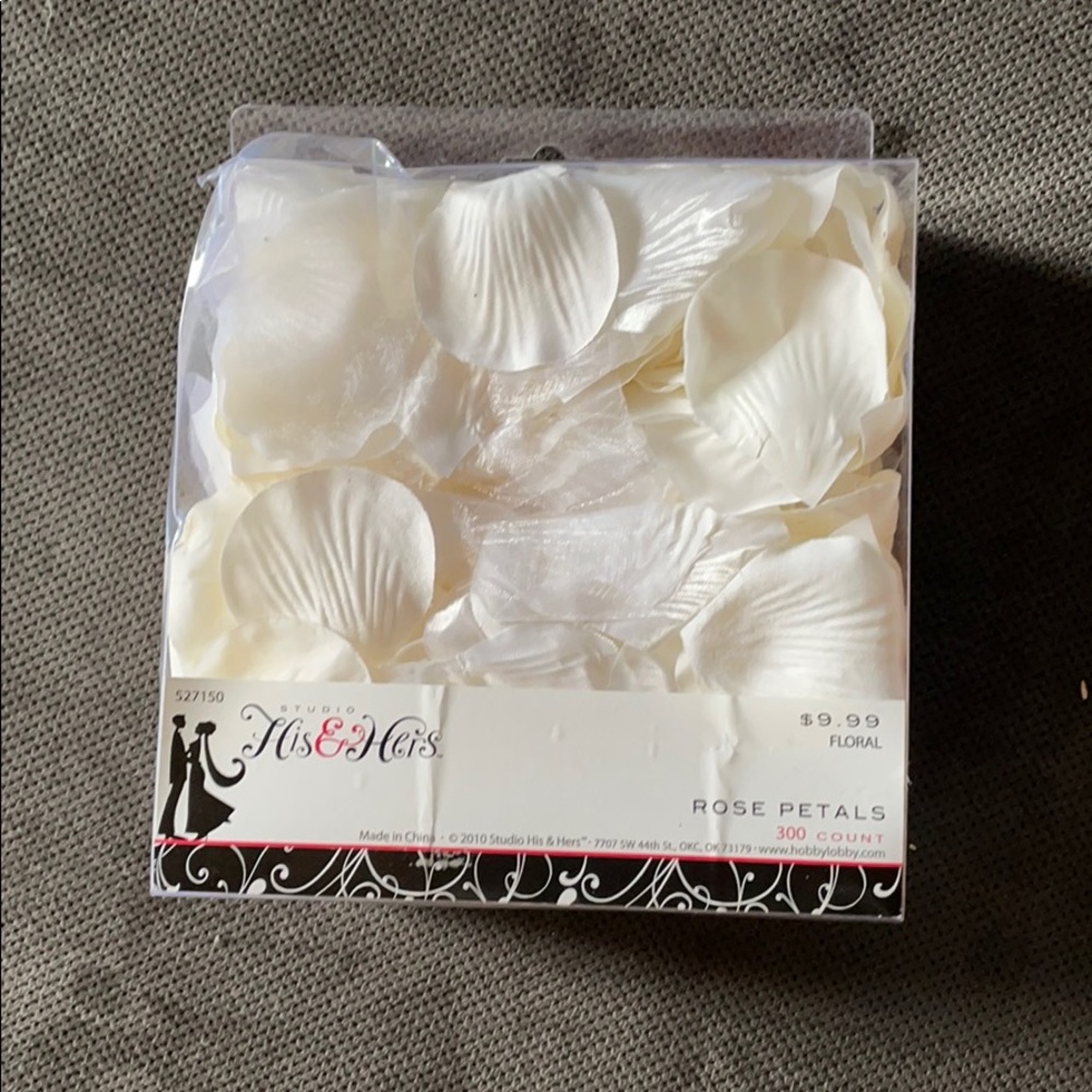 Artificial flower petals